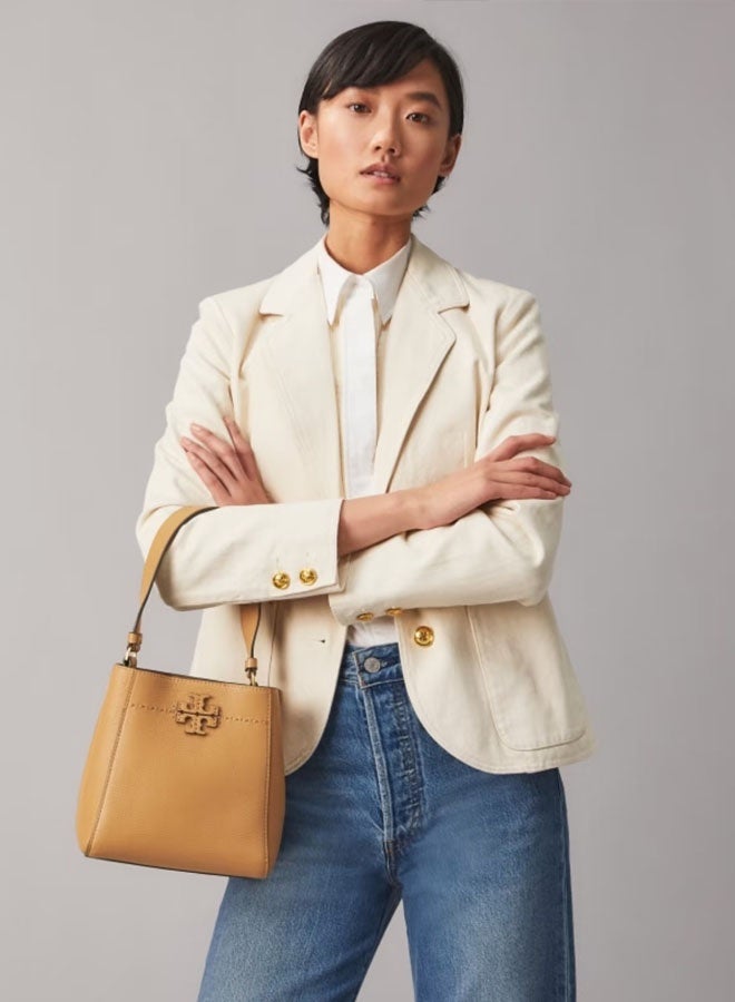 توري بورش حقيبة دلو من جلد العجل بالحصى البني وحقيبة كروس على كتف واحد - Image 3