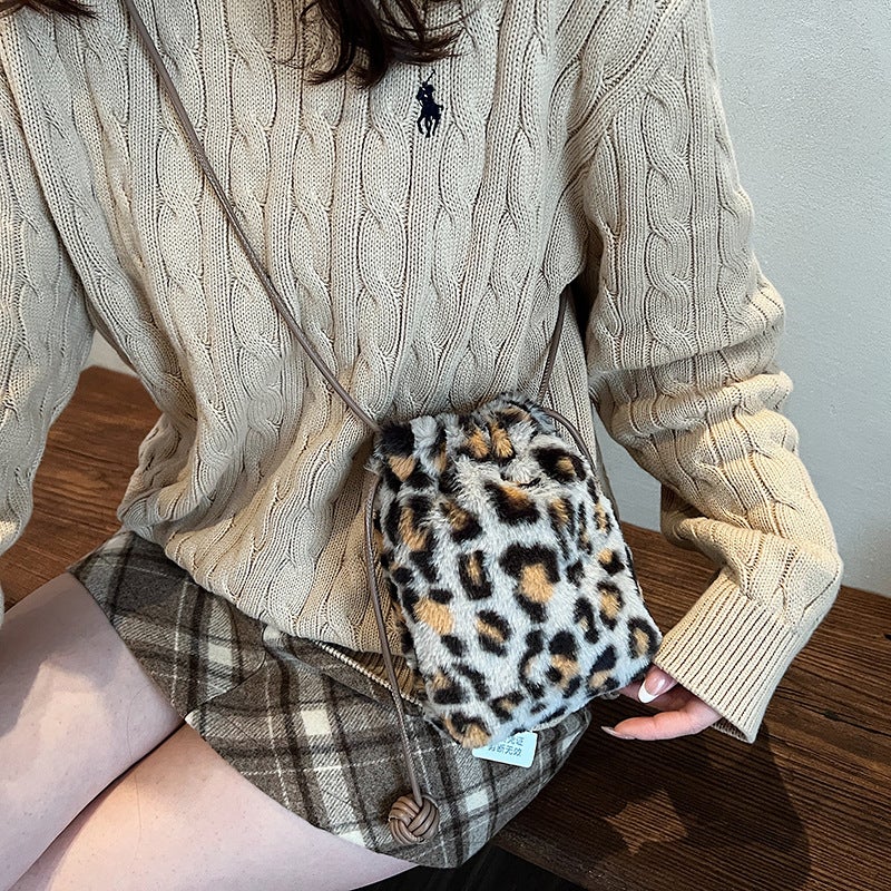 Plush Shoulder Ins Bucket Fashion Bag Sense Korean Style Bag Women'S Winter Trendy Leopard Print Women'S Bag - Image 3