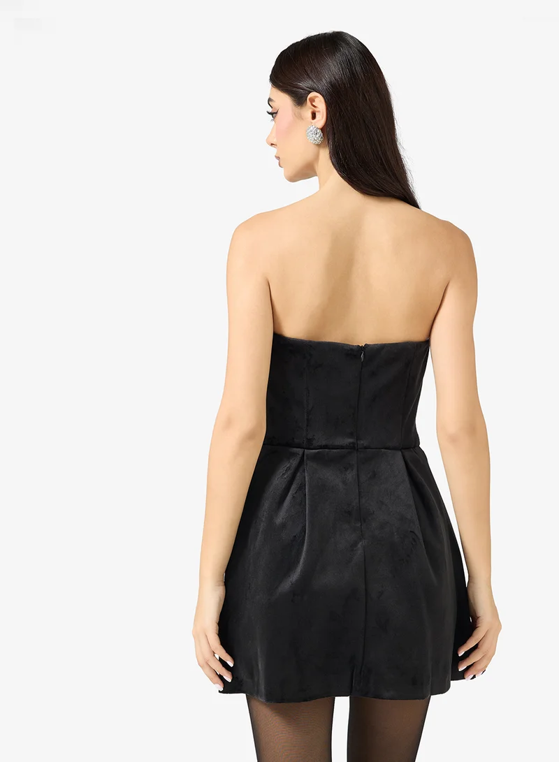 كولكتيف ذي لايبل فستان قصير بطبعات مكشوف الأكتاف