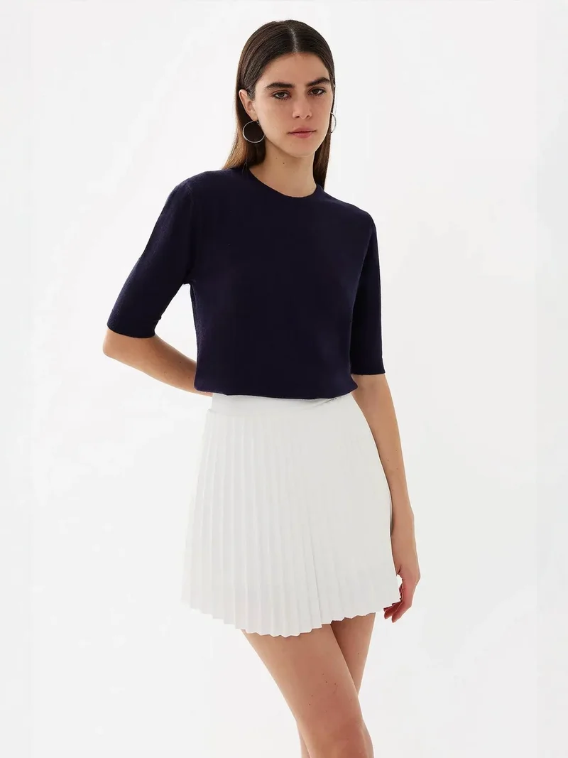 زوبعة كنزة محبوكة أساسية بأكمام قصيرة