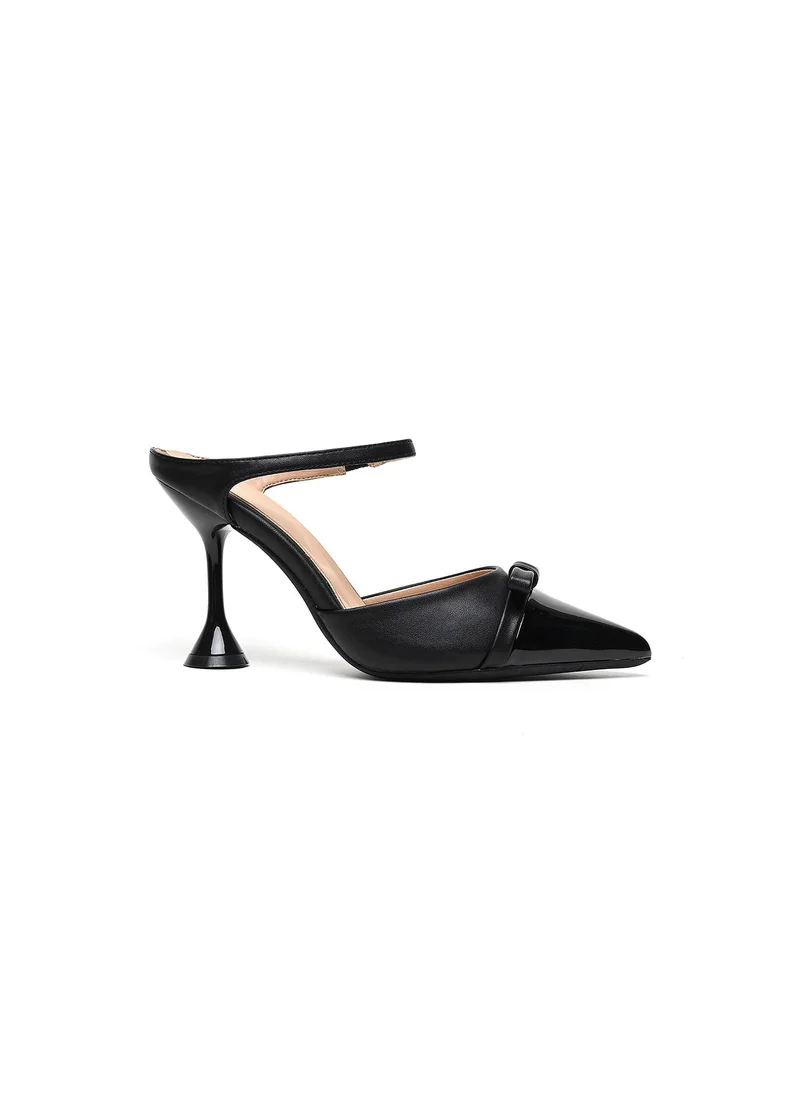Cuple Two-toned high-heeled pointed shoe