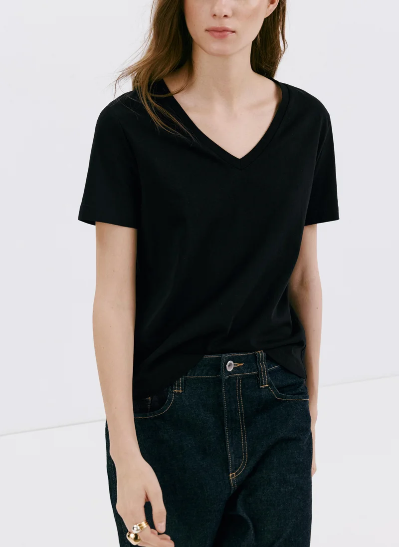 مانجو V-Neck Cotton T-Shirt