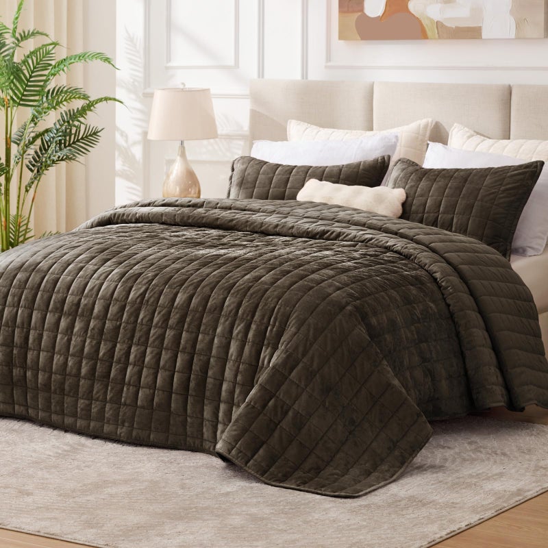 BEDELITE Velvet Quilt Set King Size - Luxury Velvet Comforter Bedding Set 3 Pieces, Lightweight Soft Cozy Mocha Brown Oversized Bedspread Coverlet for All Seasons with 2 Pillow Shams - Image 2