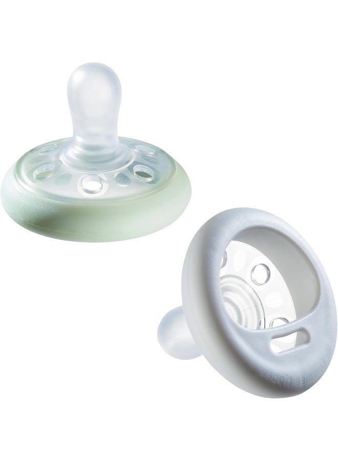 tommee tippee Breast-Like Soother, Skin-Like Texture, Symmetrical Orthodontic Design, BPA-Free, Includes Steriliser Box, (6-18m), Pack of 2 Dummies - Image 2
