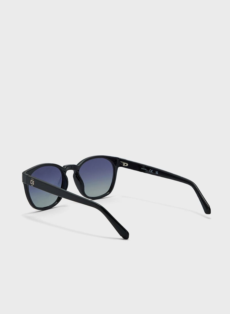 GUESS Round Shape Sunglasses - Image 3