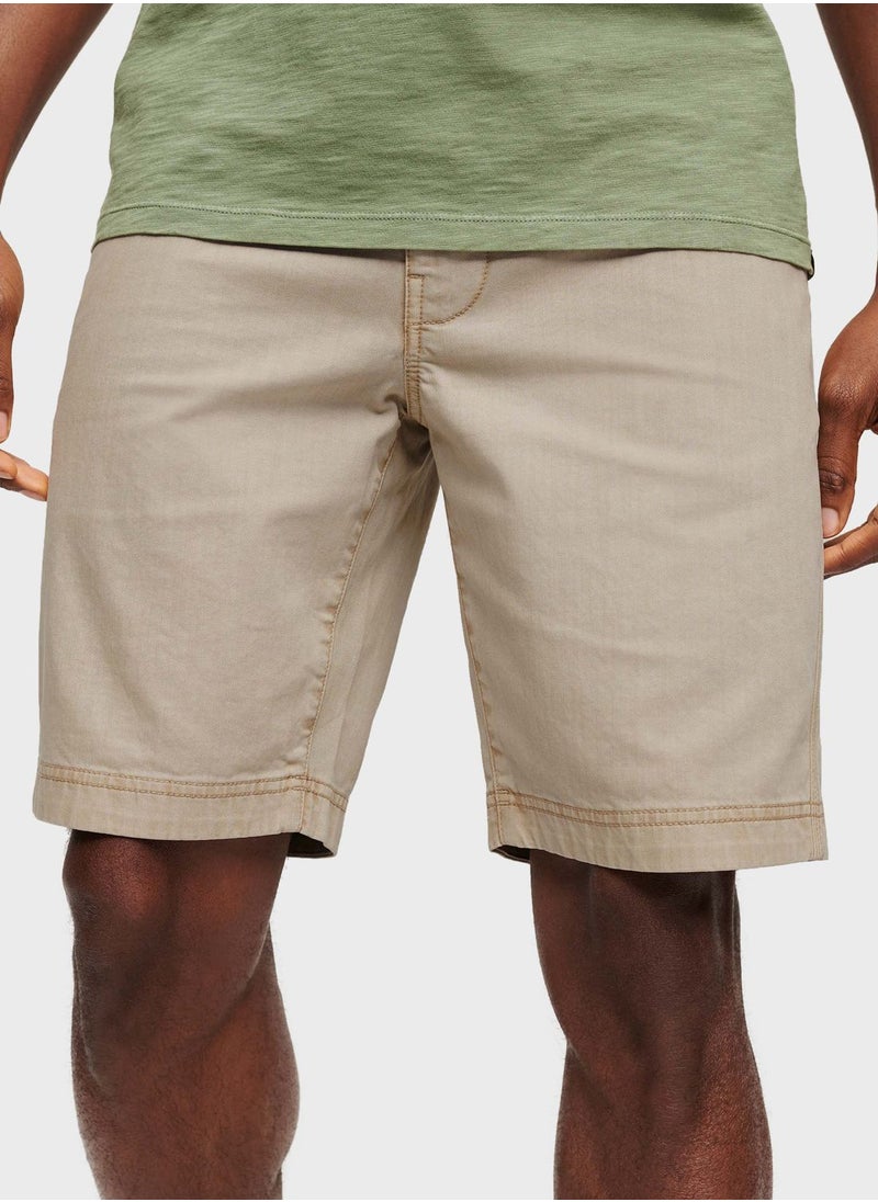 Superdry شورت شينو أساسي  - Image 1