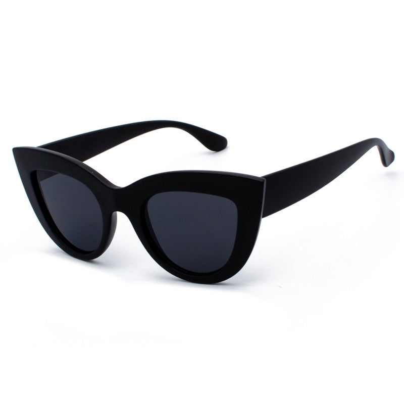 Generic Jet 17066 Retro Cat-Eye Sunglasses for Women Sand black frame black Gray chip C1 