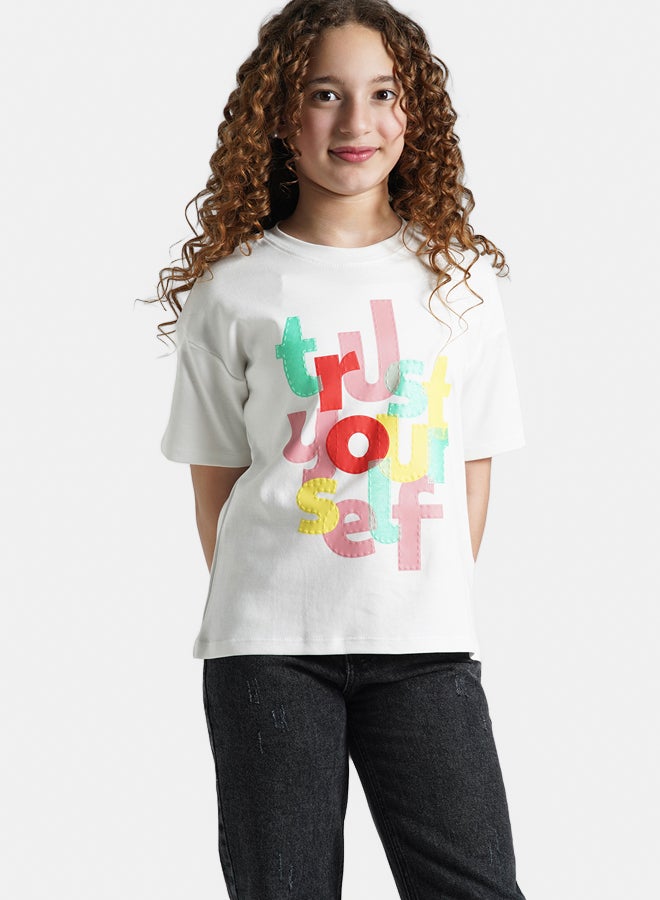 ريمينت تيشرت للبنات برسمة ثق بنفسك ابيض داكن  - Image 3