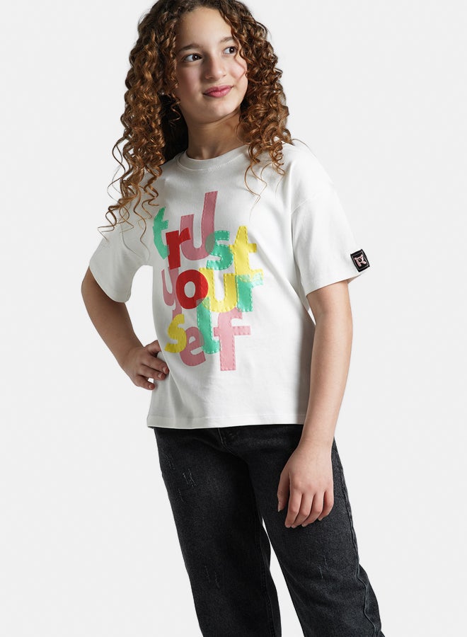 ريمينت تيشرت للبنات برسمة ثق بنفسك ابيض داكن  - Image 1