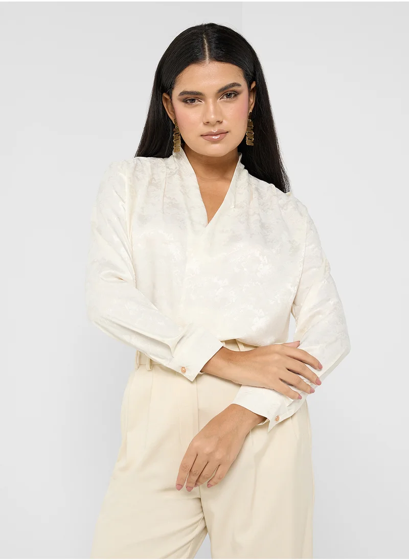 ايلا Self Textured Ruched Top