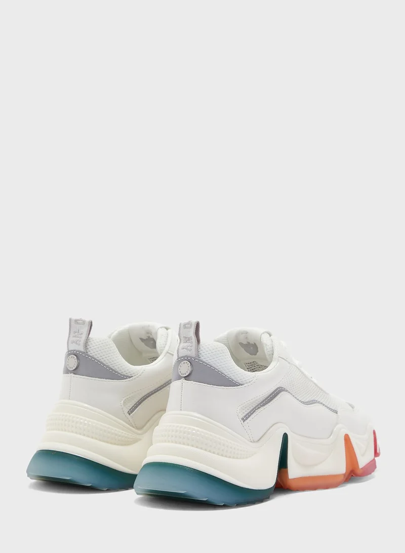 STEVE MADDEN Charizma Running