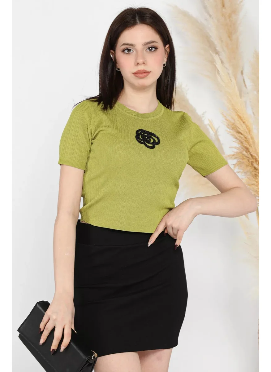 Gülseli Self Patterned Front Rose Embroidered Women's Crop Top Blouse