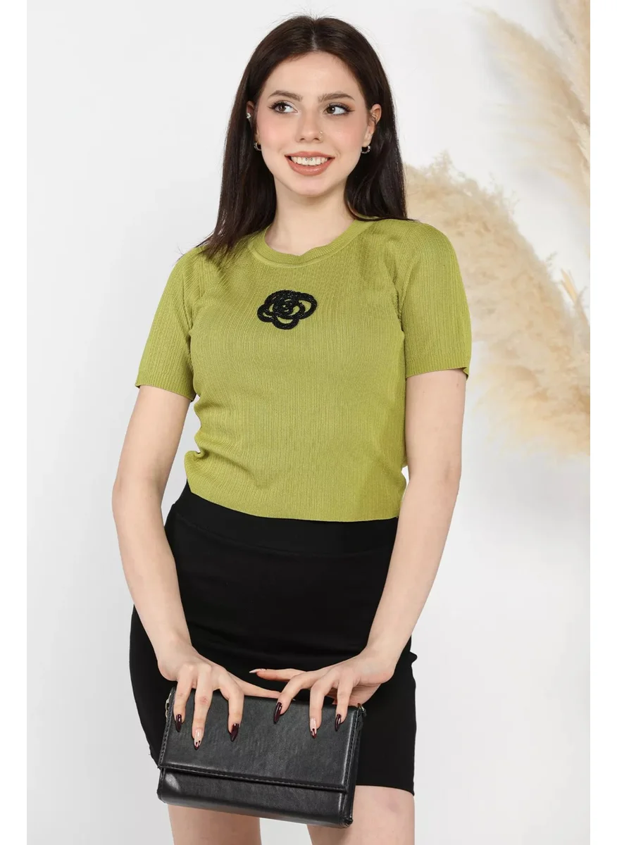 Gülseli Self Patterned Front Rose Embroidered Women's Crop Top Blouse