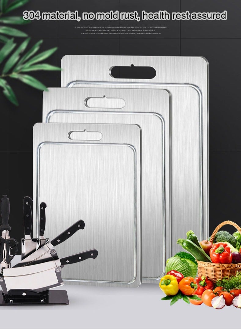 MissTiara لوح تقطيع من الفولاذ المقاوم للصدأ، ألواح تقطيع تيتانيوم للمطبخ، شفرات كبيرة من SUS 304 للحوم، آمنة للغسل في غسالة الصحون، مع مقبض ومقياس، سهل التنظيف، أواني طهي صلبة، (34*23*0.2 سم) - Image 2