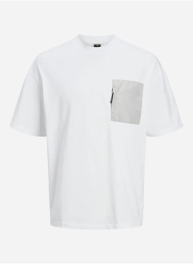 JACK & JONES Solid Zip Pocket Detail Crew Neck T-Shirt
