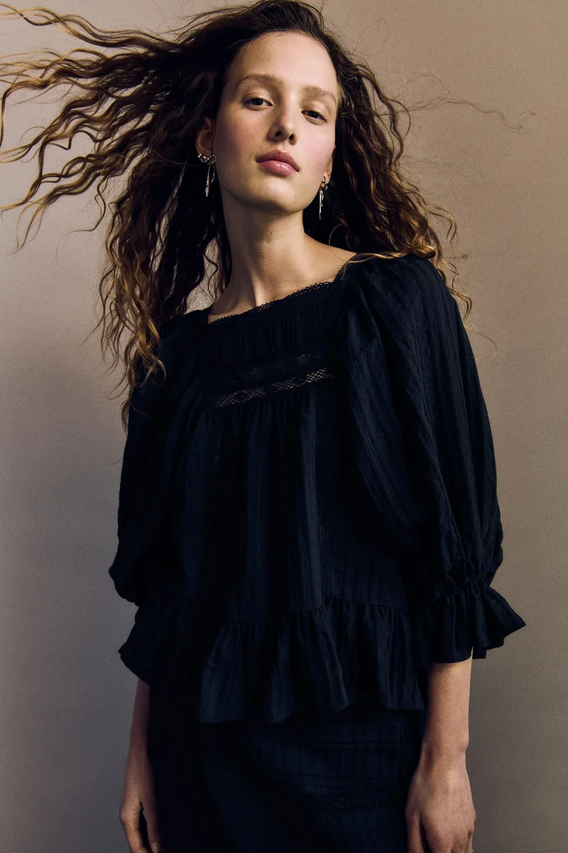 اتش اند ام بلوزة بأكمام منفوخة