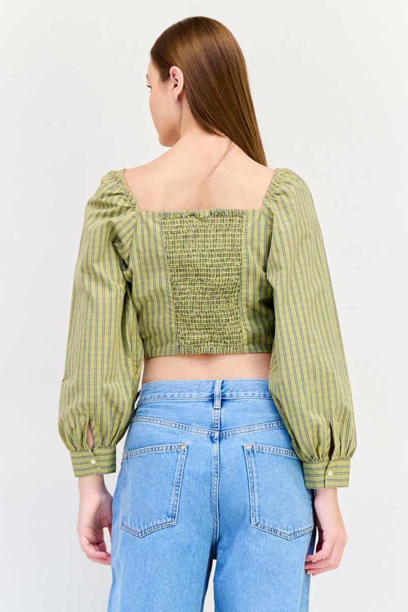 Levi's بلوزة قصيرة بأكمام طويلة وفتحة على شكل V للنساء، بطبعة كاروهات، متعددة الألوان - Image 3