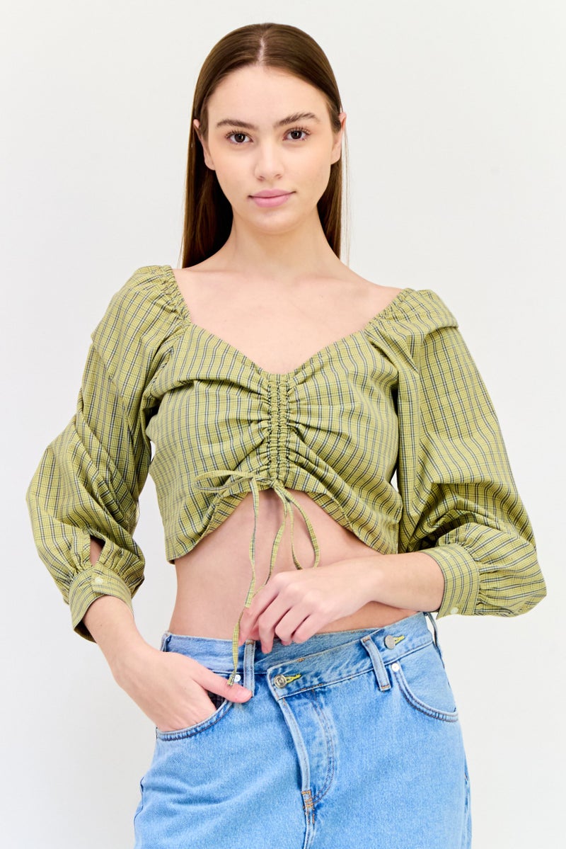 Levi's بلوزة قصيرة بأكمام طويلة وفتحة على شكل V للنساء، بطبعة كاروهات، متعددة الألوان - Image 1