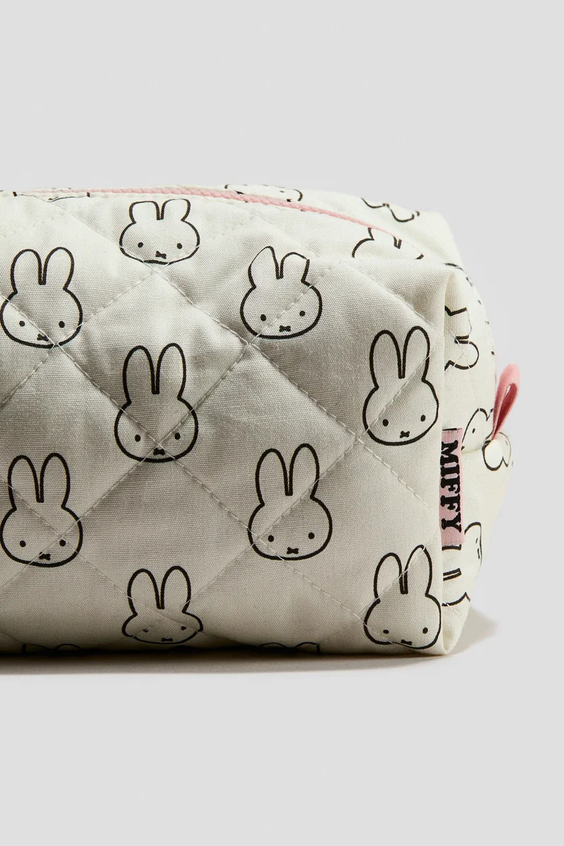 اتش اند ام حقيبة أدوات تجميل بنقشة مطبوعة