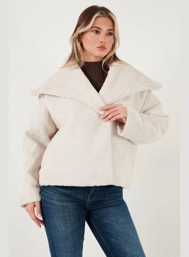 ليلا معطف ليلا مبطن بفرو صناعي واسع بياقة عريضة وأزرار كبس للنساء