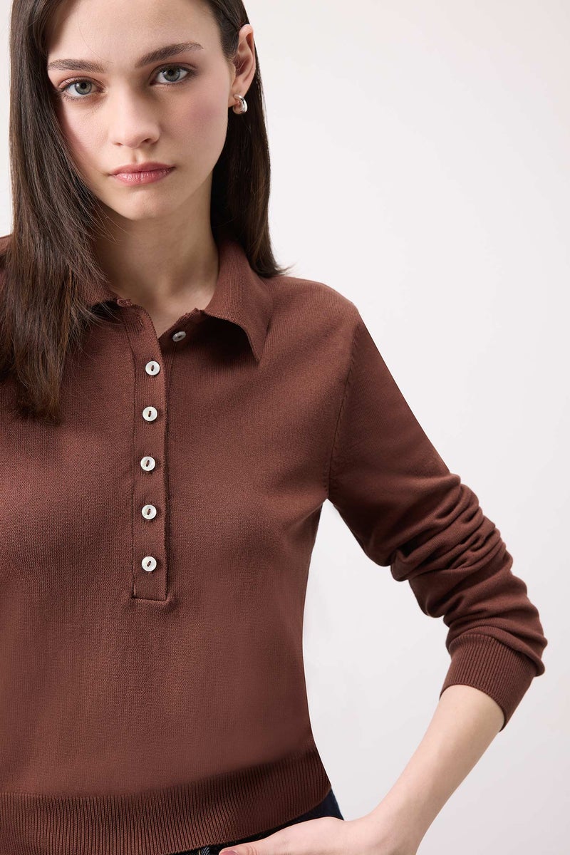 ديفاكتو بلوفر تريكو قصة عادية بياقة بولو  - Image 1