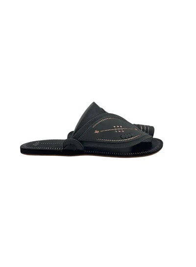 AL Fanoos Handcrafted heritage leather slippers