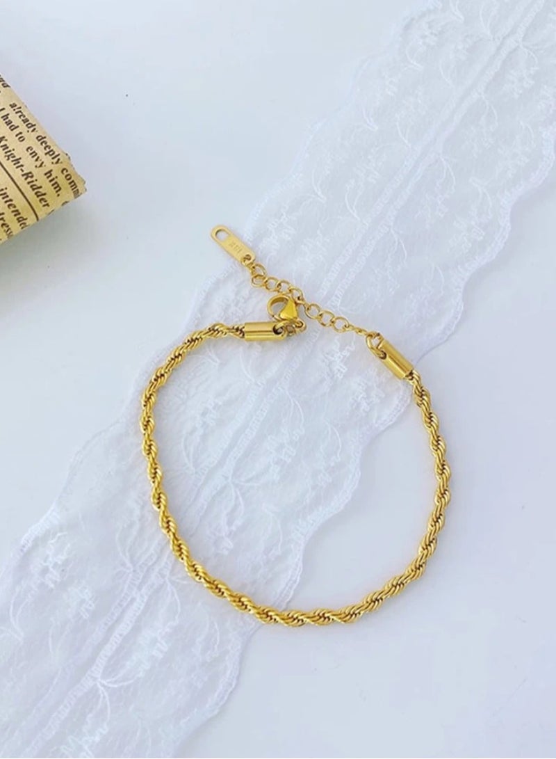 إيكوال اسوارة نسائية أنيقة وعالية الجودة مصنوعة من الاستانلس ستيل مطلية باللون الذهبي - Image 3