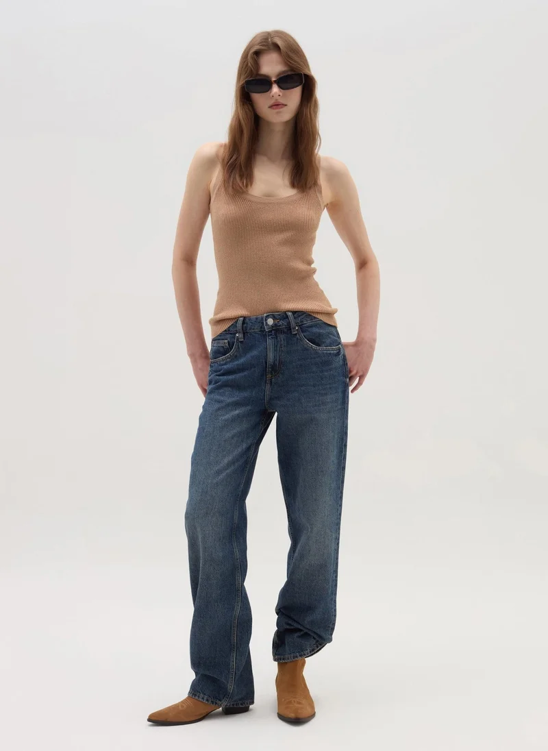 او في اس بلوزة بدون أكمام مضلعة بخيوط لامعة