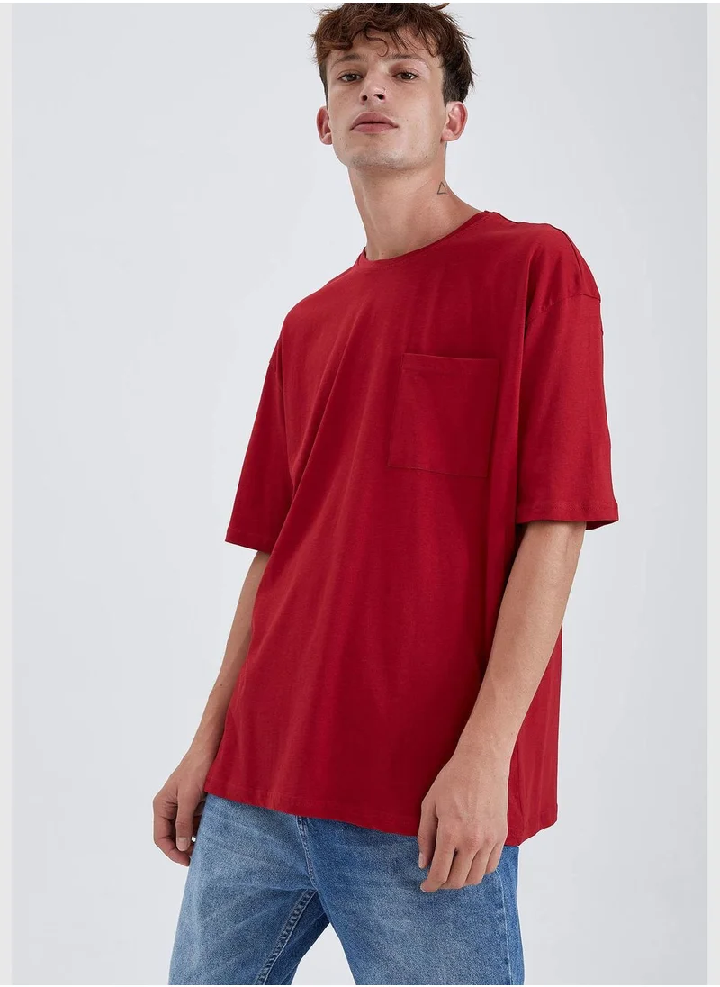 ديفاكتو Oversize Fit Crewn Neck Short Sleeve T-Shirt With Pocket Detail