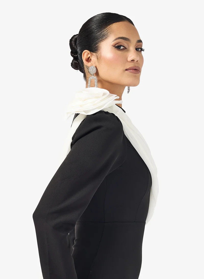 خزانة Contrast Toned Dress With Drape Shoulder Trail
