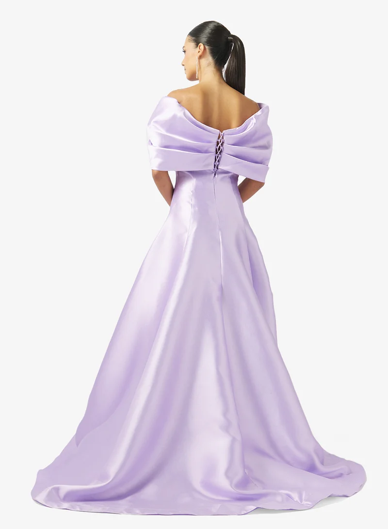 نمشي x فستان سهرة مكشوف الكتفين