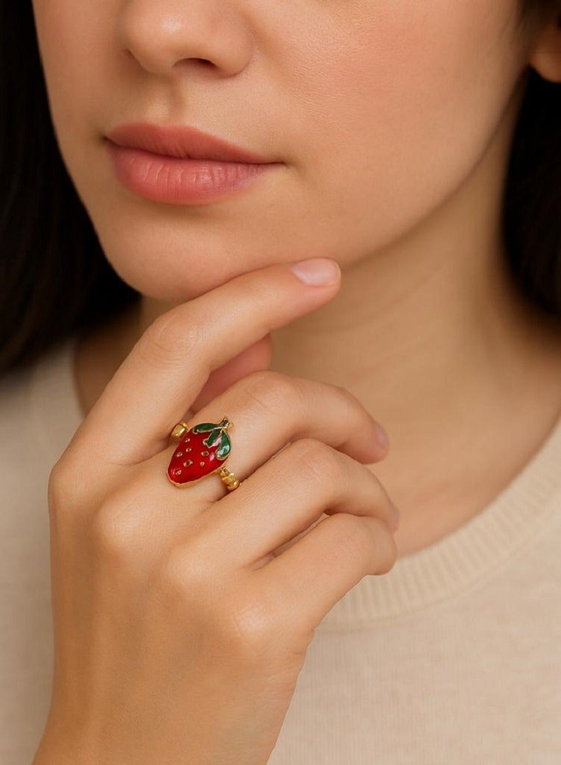 MANIKAN Strawberry Ring, Gold-Plated Chain Band, Red Enamel Design - Image 3
