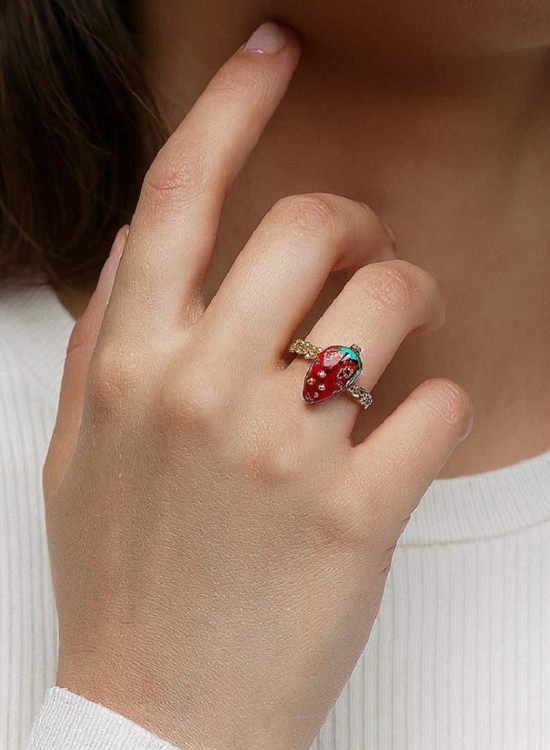 MANIKAN Strawberry Ring, Gold-Plated Chain Band, Red Enamel Design - Image 2