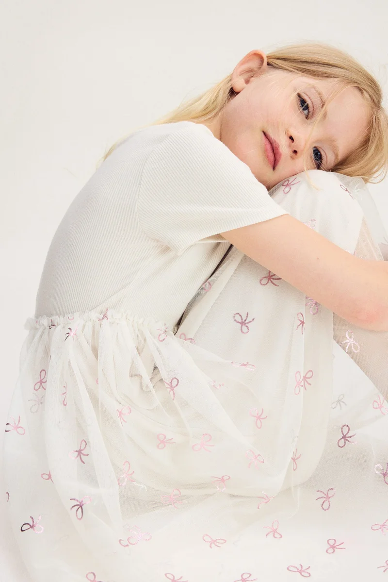 اتش اند ام فستان بتنورة من التول