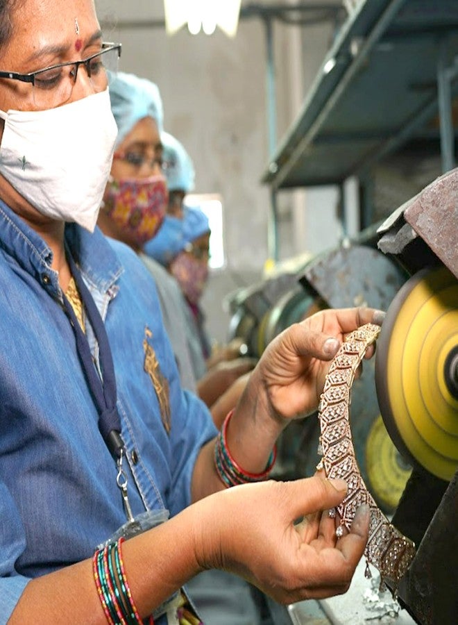 استيل أقراط إستيل فاشن جوليري نصف دائرية للنساء: أقراط نصف دائرية عصرية مطلية بالذهب الوردي، خفيفة الوزن، بتصميم ملتوي - مثالية للإطلالات الرسمية والأنيقة غير الرسمية للفتيات والسيدات - 206/701-RG ER - Image 5