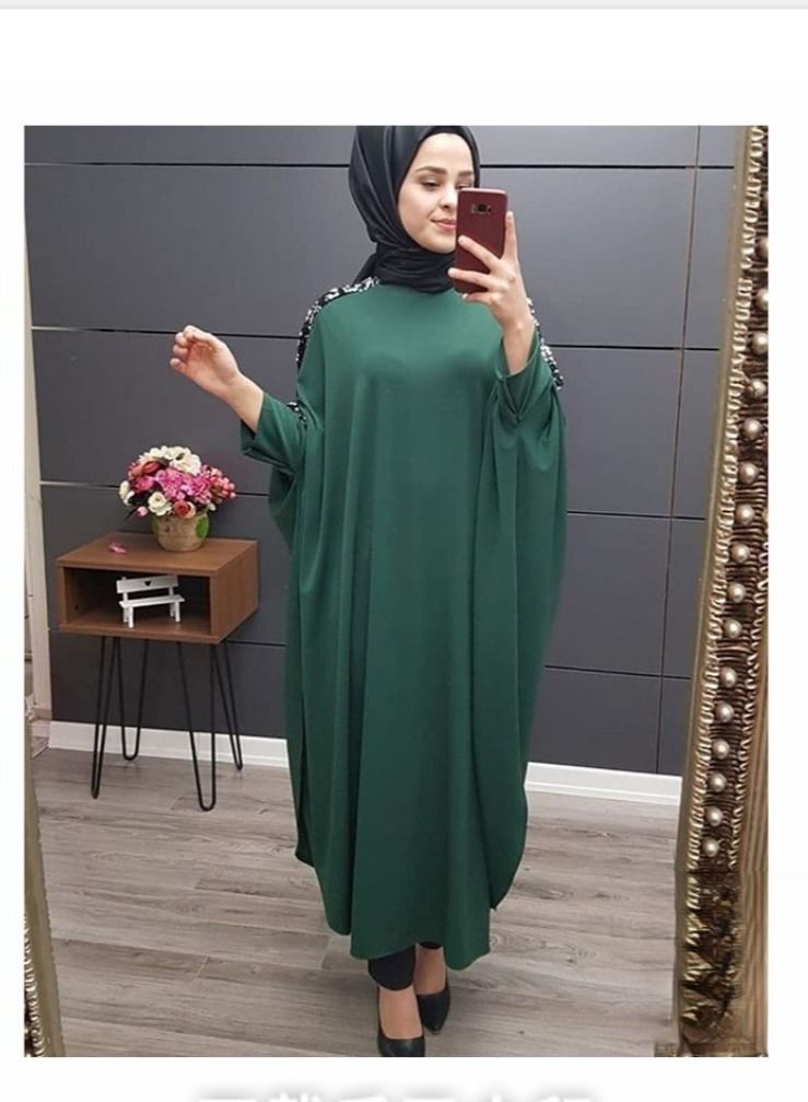 عباءة خضراء بأكمام طويلة من مزيج البوليستر