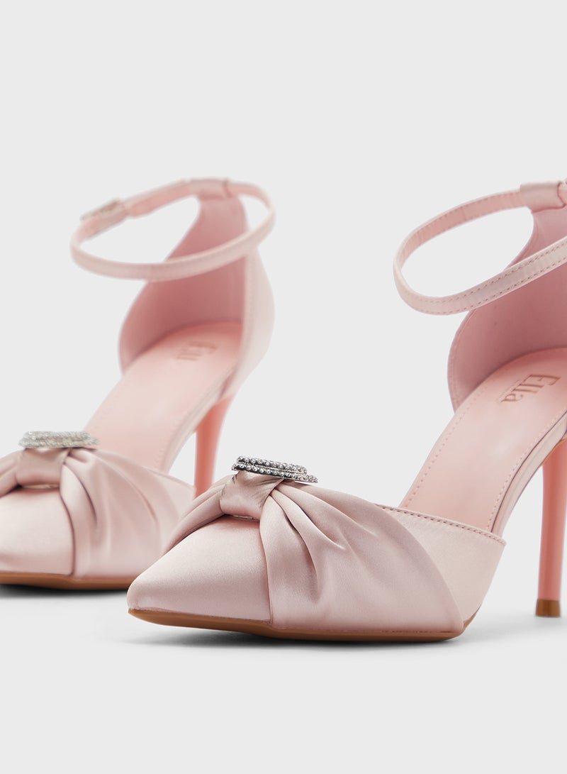 ايلا حذاء بكعب مدبب بحزام خلفي وزخرفة قلب من الألماس - Image 4