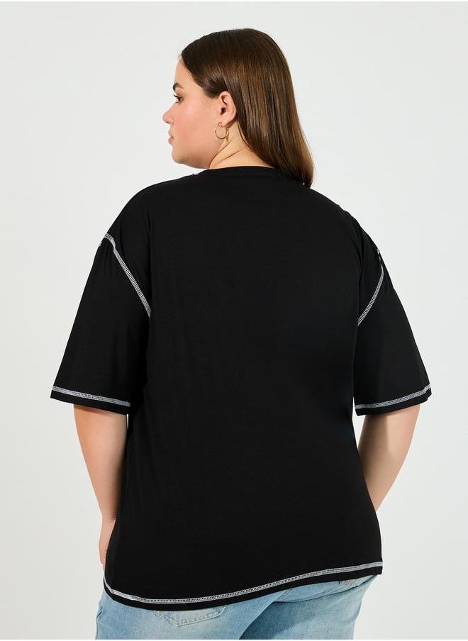 Styli Plus Size Overlock Seam Slogan Print Oversized T-Shirt  - Image 4