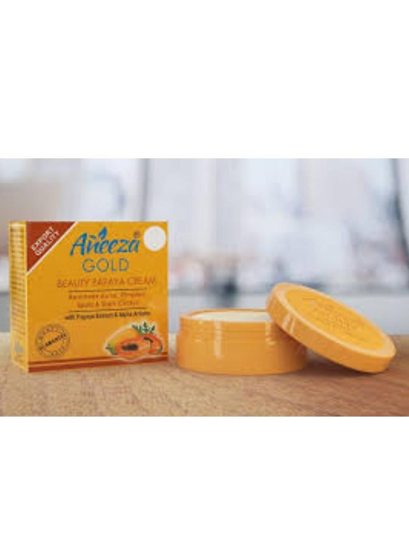 أنيزا كريم الجمال الذهبي مع البابايا