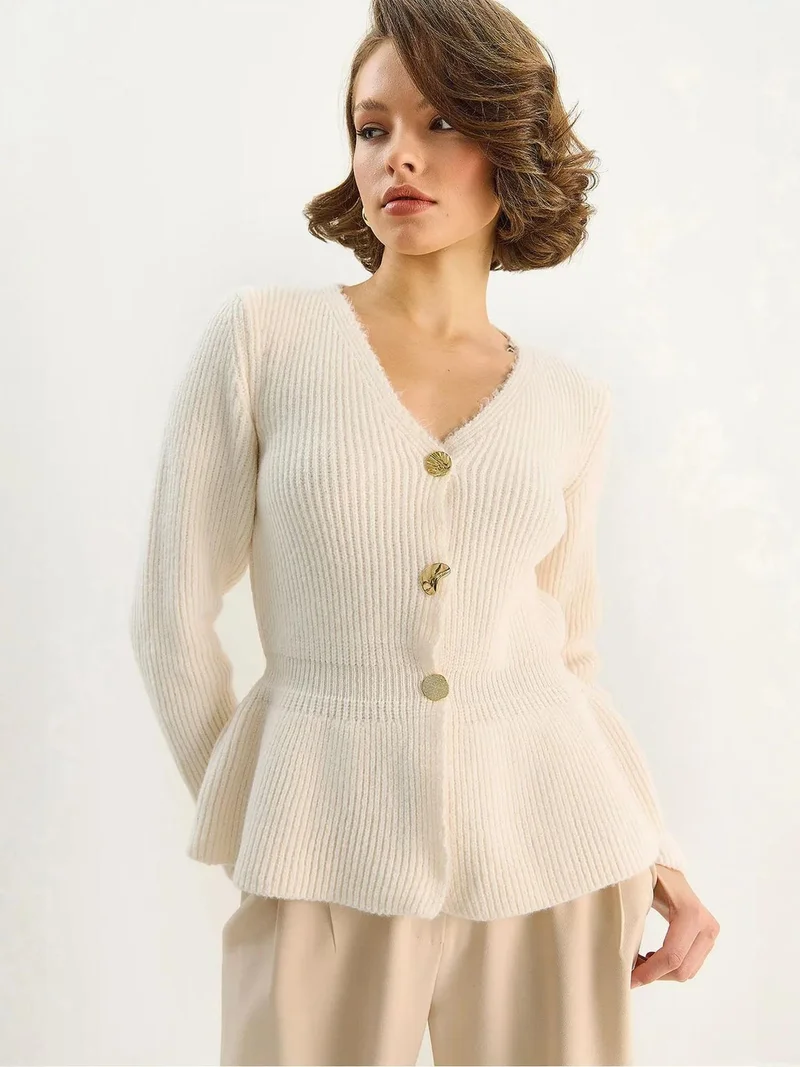 بيانكو لوتشي كارديجان بأزرار ورقبة على شكل حرف  وأكمام طويلة مضلع من لوتشي