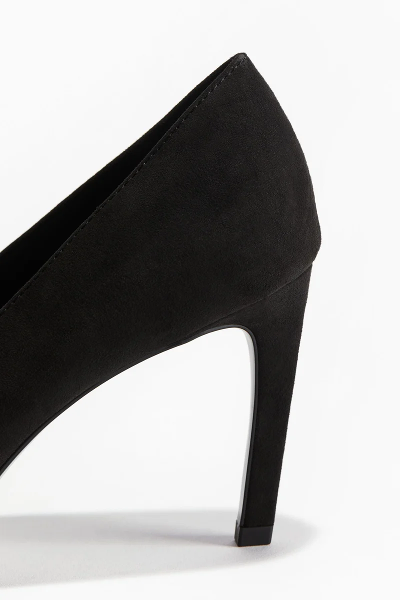 اتش اند ام حذاء كورت بتصميم أمامي مربع