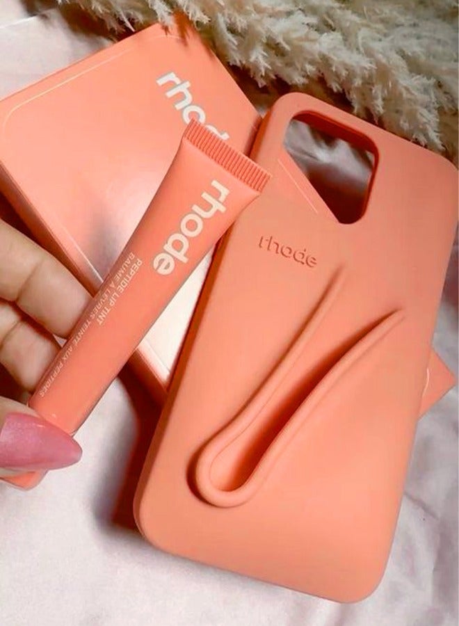 رود تينت شفاه ببتيد بلون الخوخ مع جراب هاتف صيفي متطابق لهواتف آيفون 15-16-17 برو وبرو ماكس، جراب سيليكون آمن بمسكة ثابتة مع حامل للغوس، تغليف أنيق وتصميم عملي لتجديد الإطلالة أثناء التنقل - Image 2