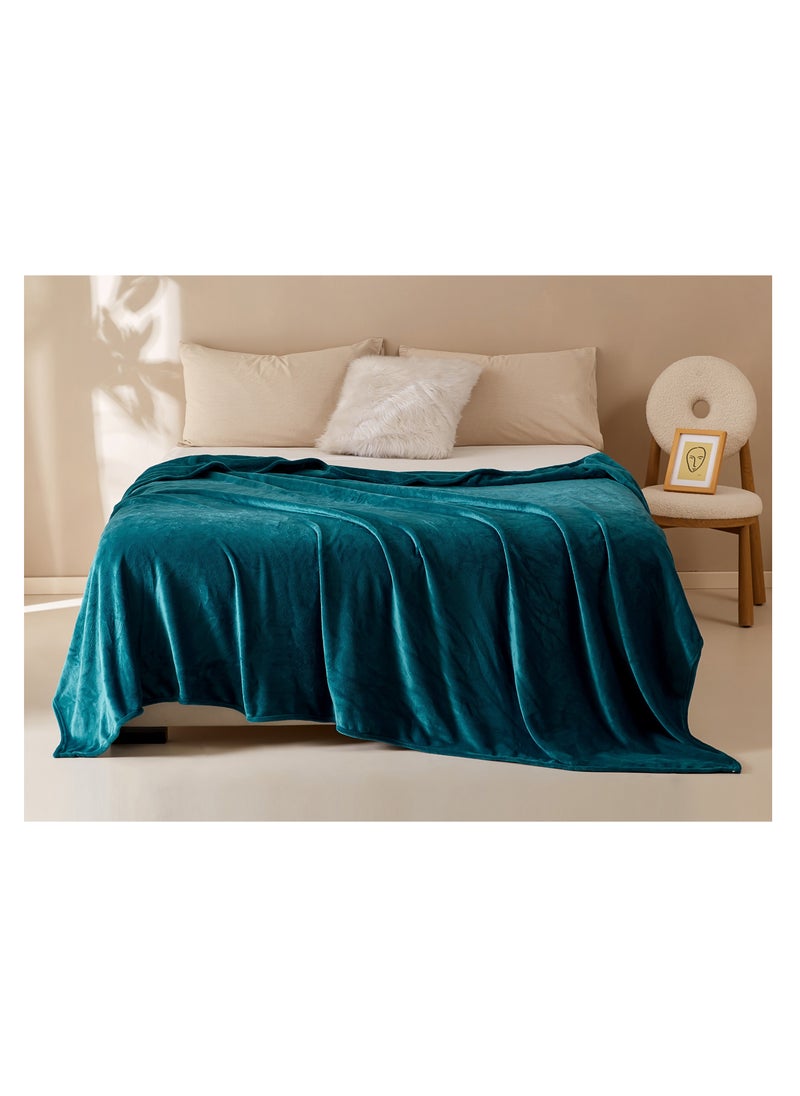 RISHAHOME Light weight Extra Soft King Size Solid Blanket all season Flannel Fleece Throw Blanket 200x230cm 100% Polyester-Green  - Image 1