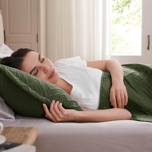 LEAONME Quilt Set King Size 3 Pieces, Lightweight Olive Green Bedspread-98''x106'', Soft Microfiber Summer Quilt/Coverlet,Luxurious Warm Bedding Sets for All Seasons (Includes 1 Quilt, 2 Shams) - Image 5