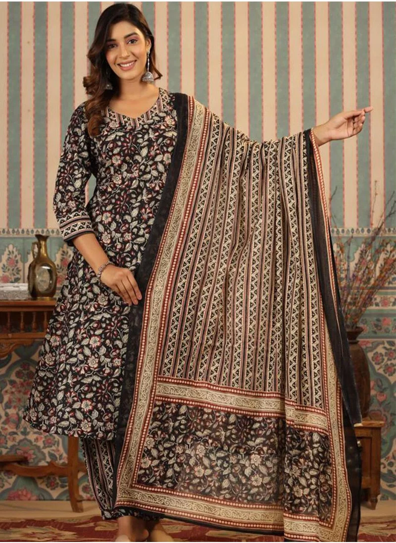 آي شين Regular Fit Embellished Pattern Round Neck Neck Three-Quarter Sleeve Multicolour Colour Knitted Cotton Kurta Set for Women with Mid-Rise Closure - Crafted for Elegance and Ease