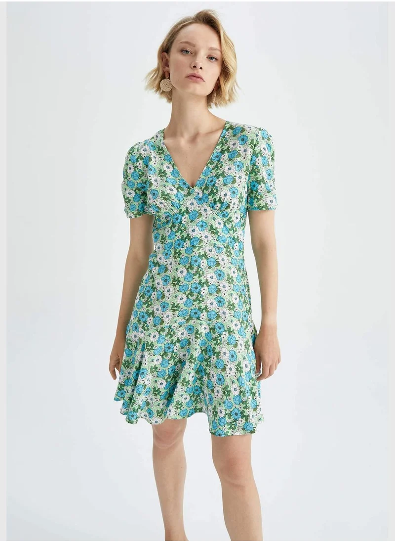 DeFacto Woman Tiered V-Neck Short Sleeve Woven Dress