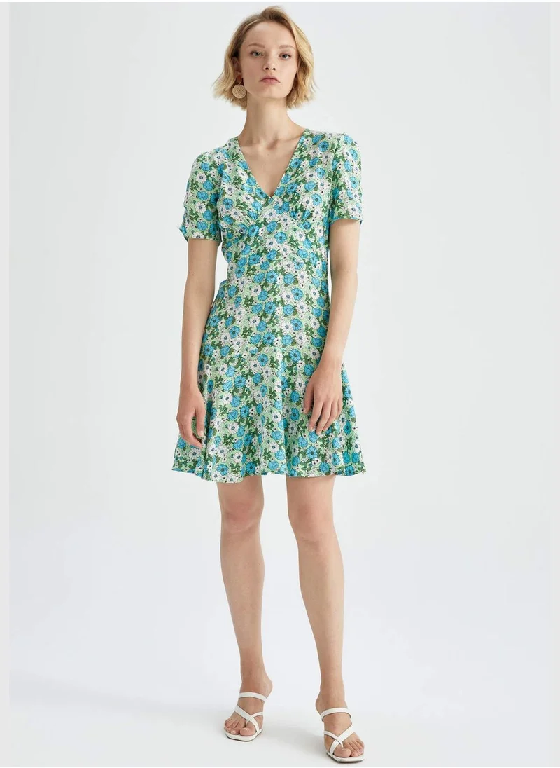 DeFacto Woman Tiered V-Neck Short Sleeve Woven Dress