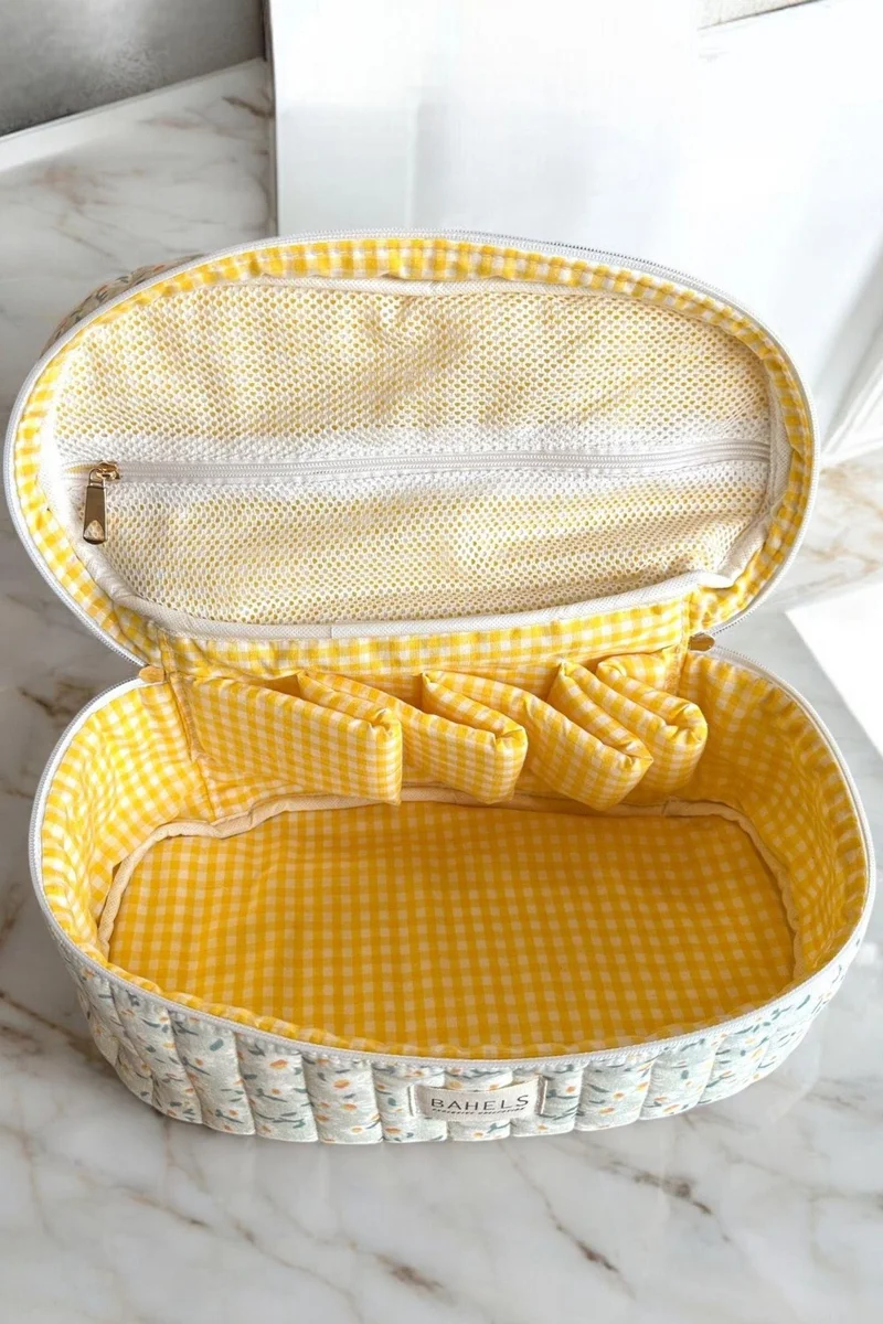 باهلس Viral Daisy XL Size Travel Bag for All Hair Styling Products with Internal Compartments