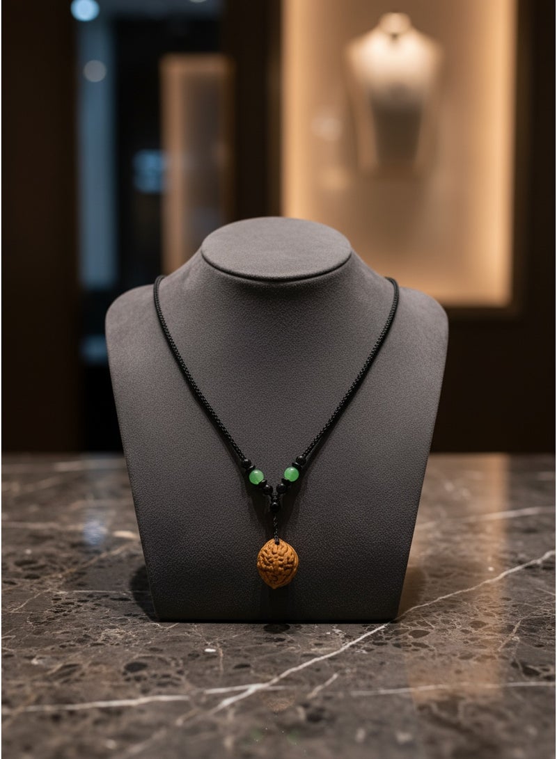 تشوميل قلادة مصنوعة يدويًا من حبل أسود مضفر مع خرز يشبه اليشم الأخضر، وخرز أسود مميز، وقلادة من الجوز الطبيعي - تميمة شفاء للحماية والهدوء والتوازن - Image 3