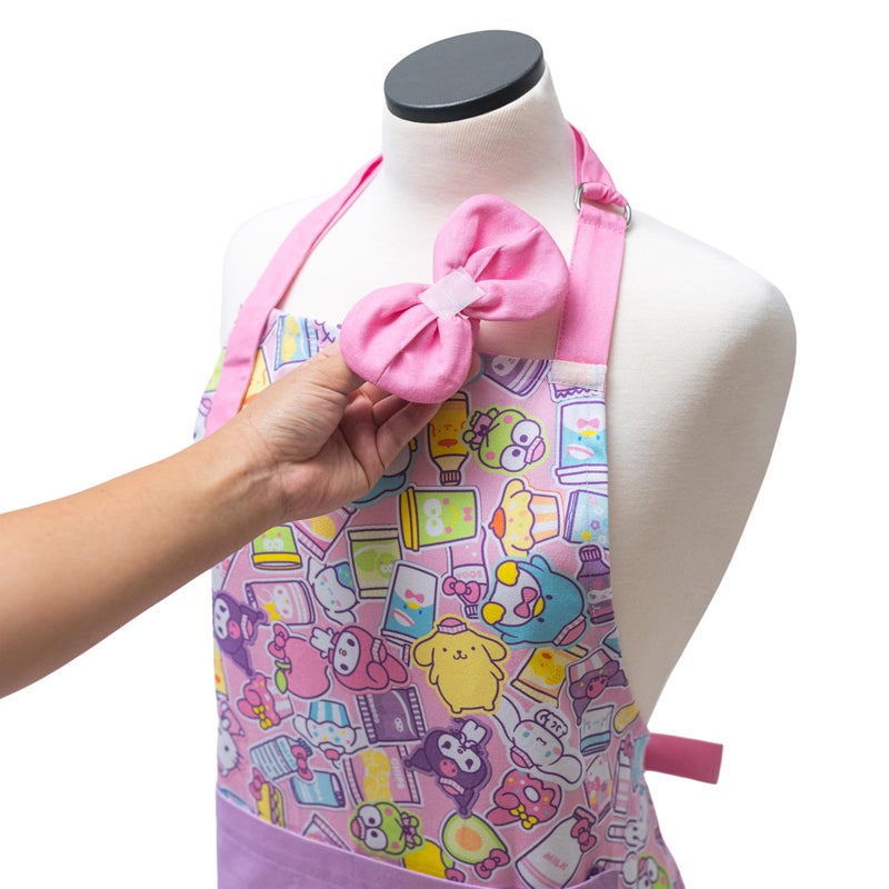 Handstand Kitchen Hello Kitty and Friends Snack Shop Print 28" Adult Apron and Bow Shaped Pot Holder Set - Image 4